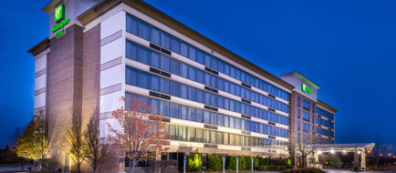 Holiday Inn & Suites Warren Exterior