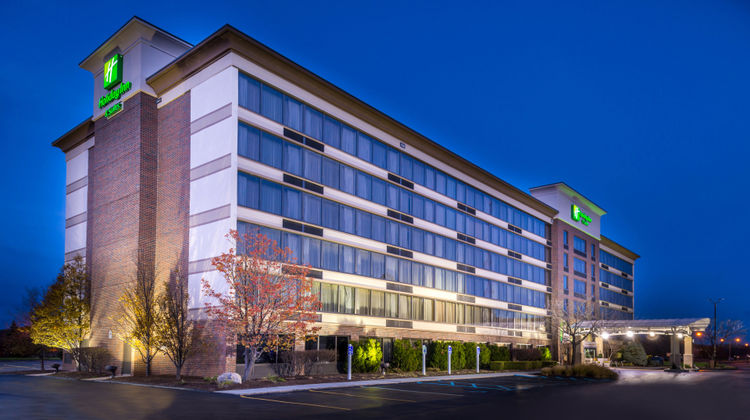 Holiday Inn & Suites Warren Exterior