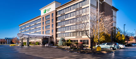 Holiday Inn & Suites Warren Exterior