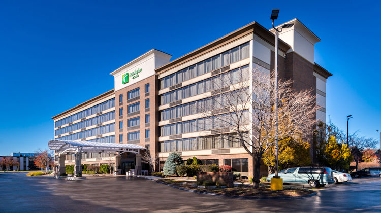 Holiday Inn & Suites Warren Exterior