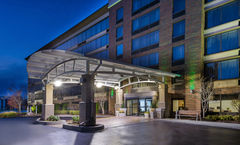 Holiday Inn & Suites Warren