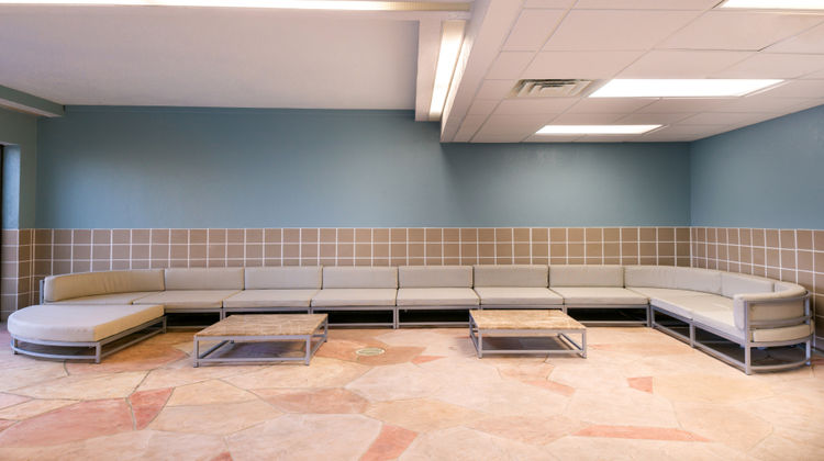 Holiday Inn & Suites Warren Pool