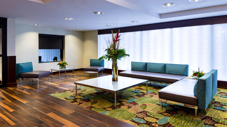 Holiday Inn & Suites Warren Lobby