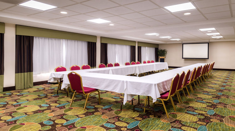Holiday Inn & Suites Warren Meeting