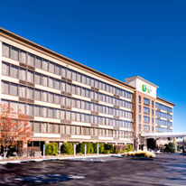 Holiday Inn & Suites Warren