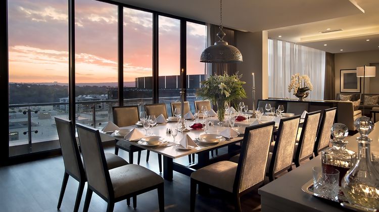 DaVinci Hotel & Suites Room
