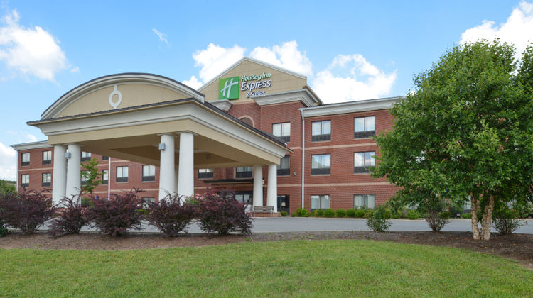 Holiday Inn Express & Suites Bridgeport Exterior