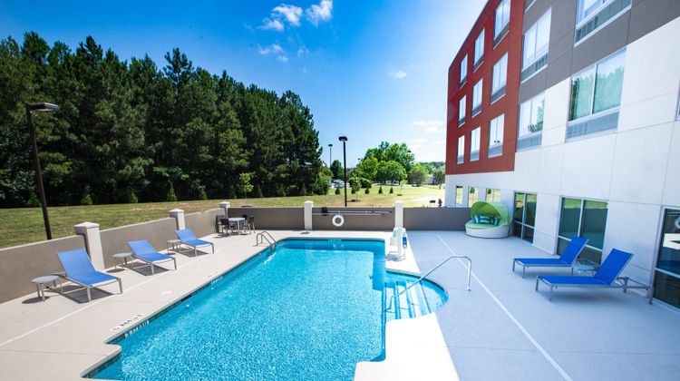 Holiday Inn Express & Suites Piedmont Pool