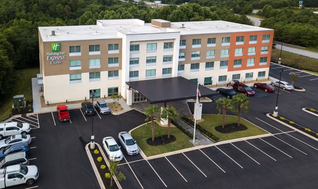 Holiday Inn Express & Suites Piedmont Exterior