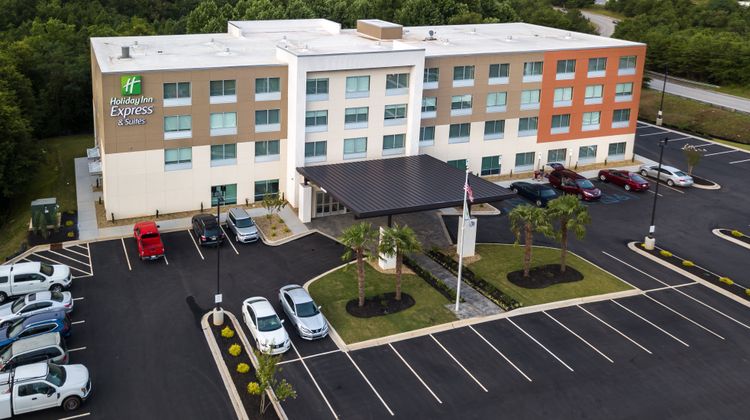 Holiday Inn Express & Suites Piedmont Exterior