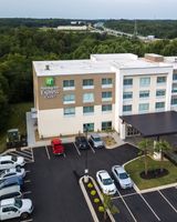 Holiday Inn Express & Suites Piedmont