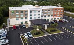 Holiday Inn Express & Suites Piedmont