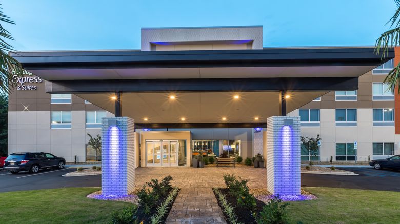 <b>Holiday Inn Express & Suites Piedmont Exterior</b>. Images powered by <a href="https://www.leonardoworldwide.com/" title="Leonardo Worldwide" target="_blank">Leonardo</a>.