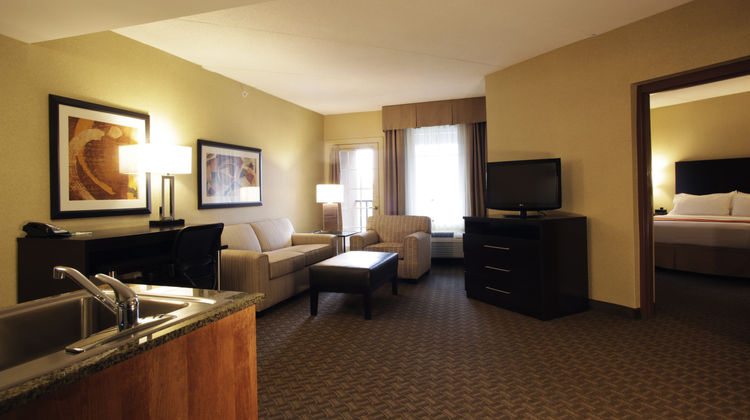 Holiday Inn Phoenix Chandler Suite