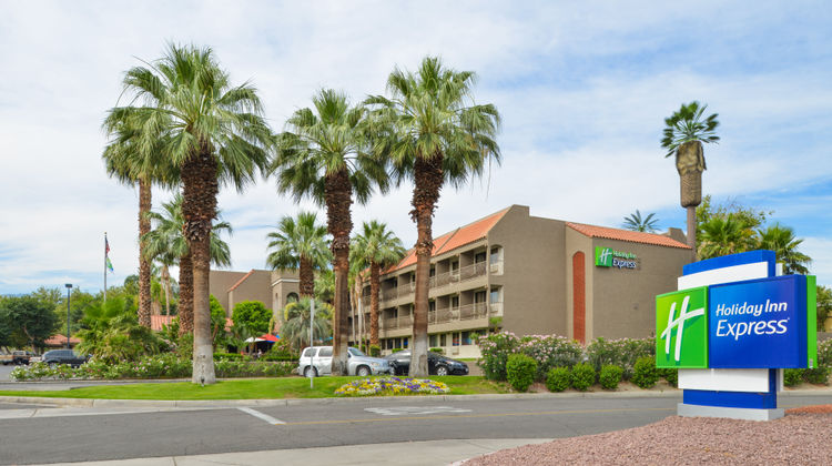 Holiday Inn Express Palm Desert Exterior