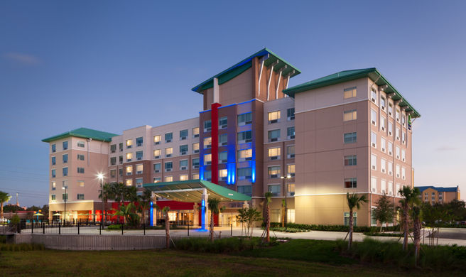 Holiday Inn Express & Suites At Seaworld Exterior