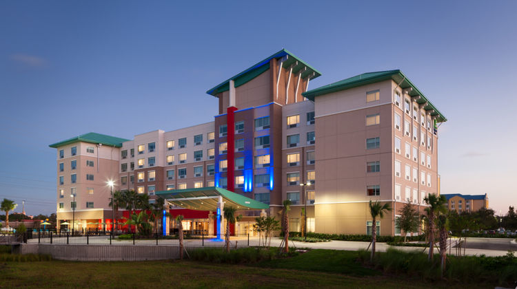 Holiday Inn Express & Suites At Seaworld Exterior