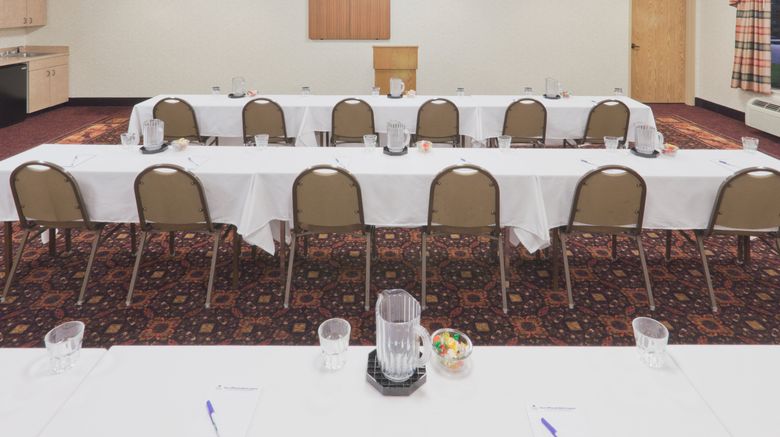 <b>Holiday Inn Express & Suites Meeting</b>. Images powered by <a href="https://www.leonardoworldwide.com/" title="Leonardo Worldwide" target="_blank">Leonardo</a>.