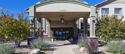 Holiday Inn Express & Suites Exterior