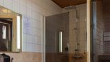 Golden Circle Suites Room