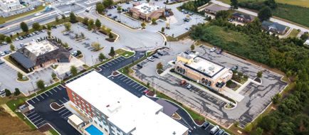 Holiday Inn Express & Suites Gainesville Exterior