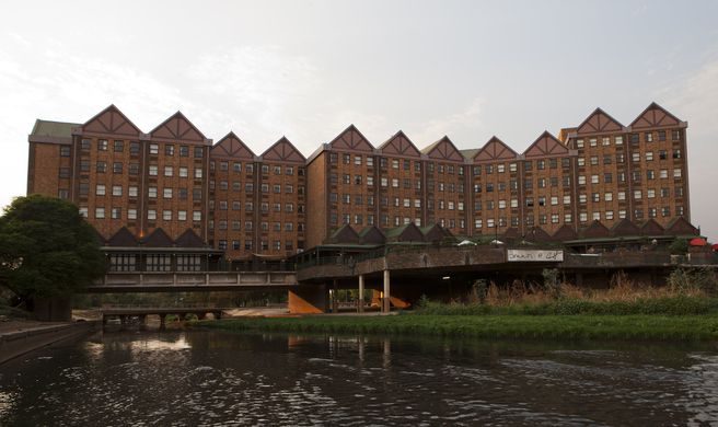 Centurion Lake Hotel Exterior