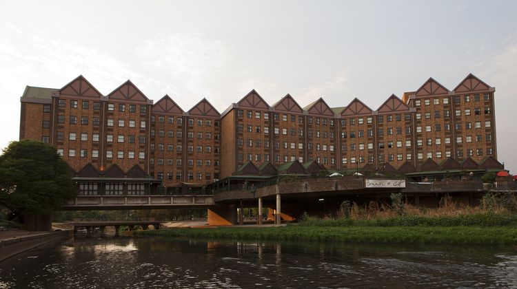 Centurion Lake Hotel Exterior