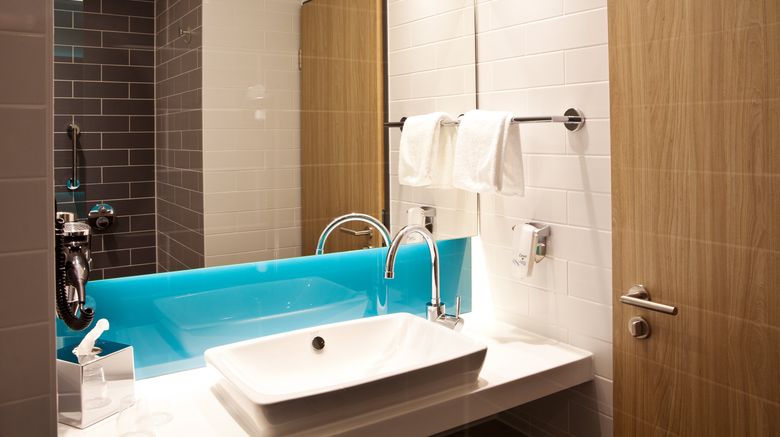 <b>Holiday Inn Express Ringsheim Room</b>. Images powered by <a href="https://www.leonardoworldwide.com/" title="Leonardo Worldwide" target="_blank">Leonardo</a>.