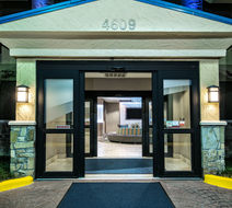 Holiday Inn Express Hotel & Suites SW Exterior