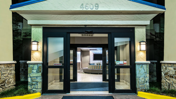 Holiday Inn Express Hotel & Suites SW Exterior