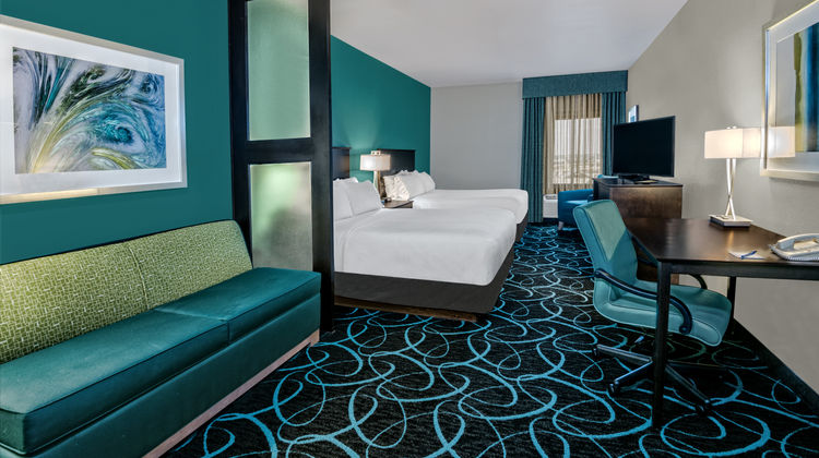 Holiday Inn Express Hotel & Suites SW Suite