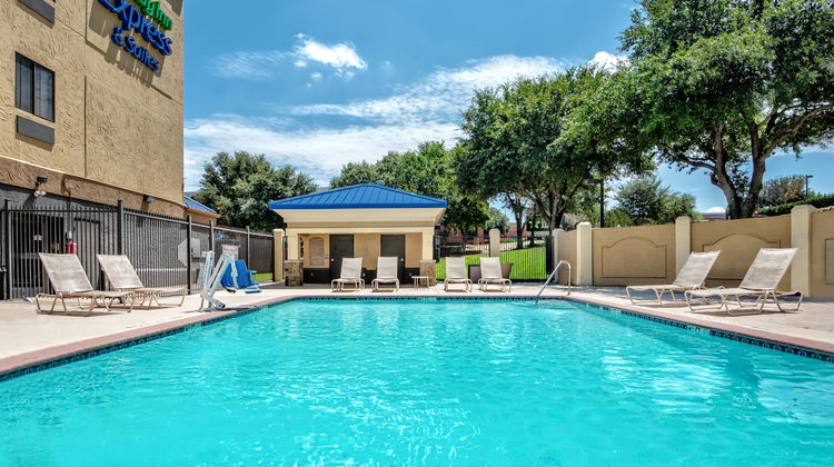 Holiday Inn Express Hotel & Suites SW Pool