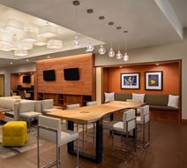 Holiday Inn Portland International Arpt Lobby