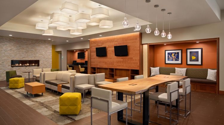 Holiday Inn Portland International Arpt Lobby
