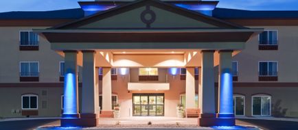 Holiday Inn Express Exterior