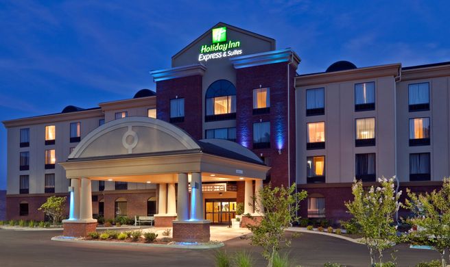 Holiday Inn Express Hotel & Suites East Exterior