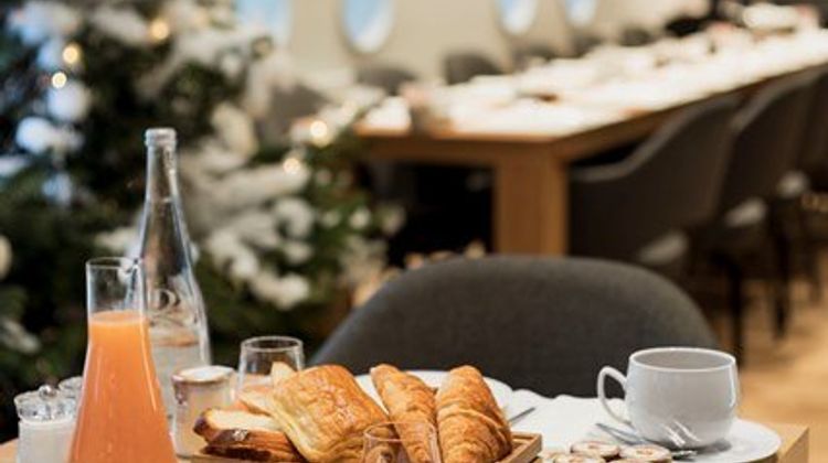 White 1921 Courchevel Restaurant