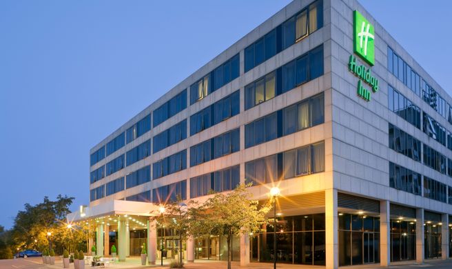 Holiday Inn Milton Keynes Exterior