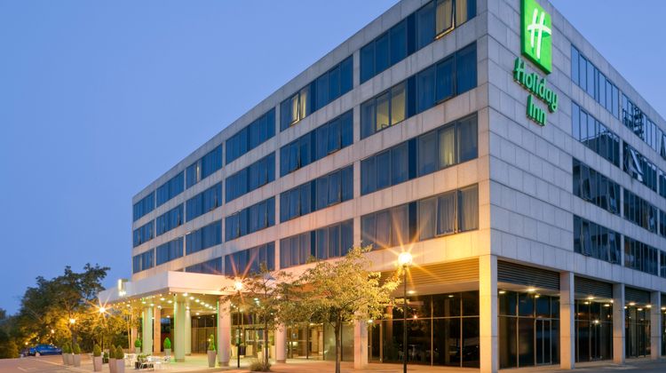 Holiday Inn Milton Keynes Exterior