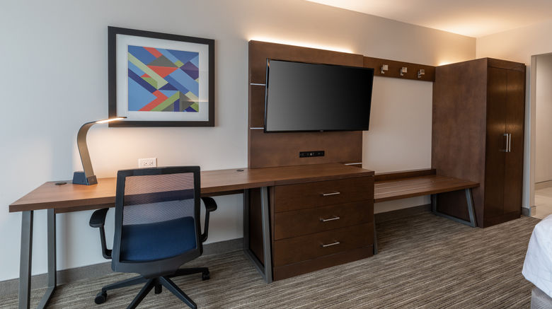 <b>Holiday Inn Express & Suites Gainesville Room</b>. Images powered by <a href="https://www.leonardoworldwide.com/" title="Leonardo Worldwide" target="_blank">Leonardo</a>.