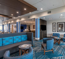 Holiday Inn Express & Suites Gainesville Lobby