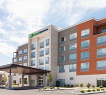 Holiday Inn Express & Suites Sandusky Exterior