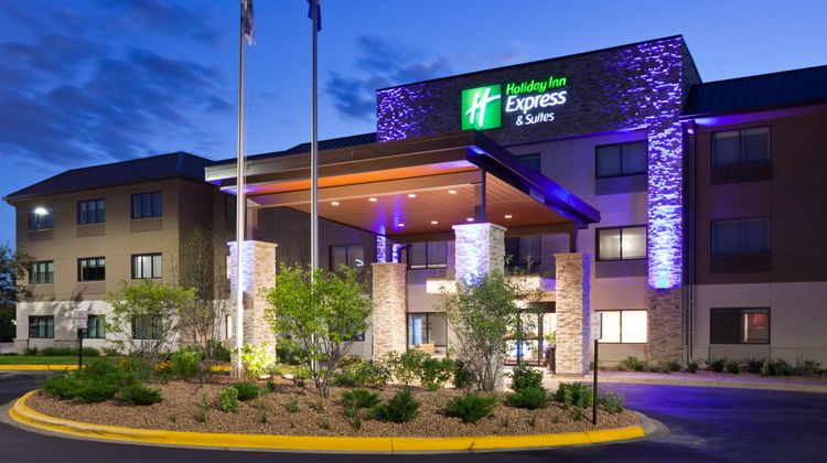Holiday Inn Express Minneapolis Exterior
