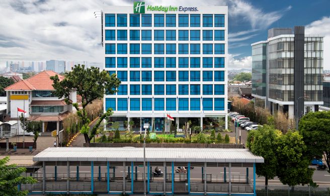Holiday Inn Express Matraman Exterior