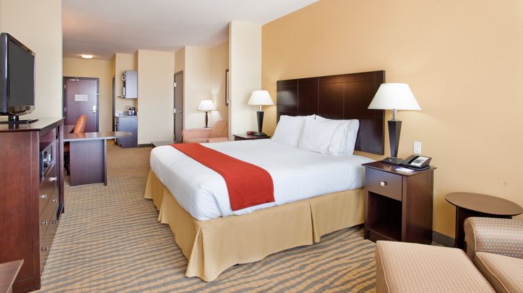 Holiday Inn Express And Suite East Room