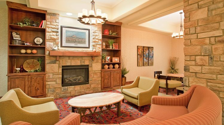 Holiday Inn Express And Suite East Lobby