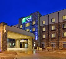 Holiday Inn Express And Suite East Exterior
