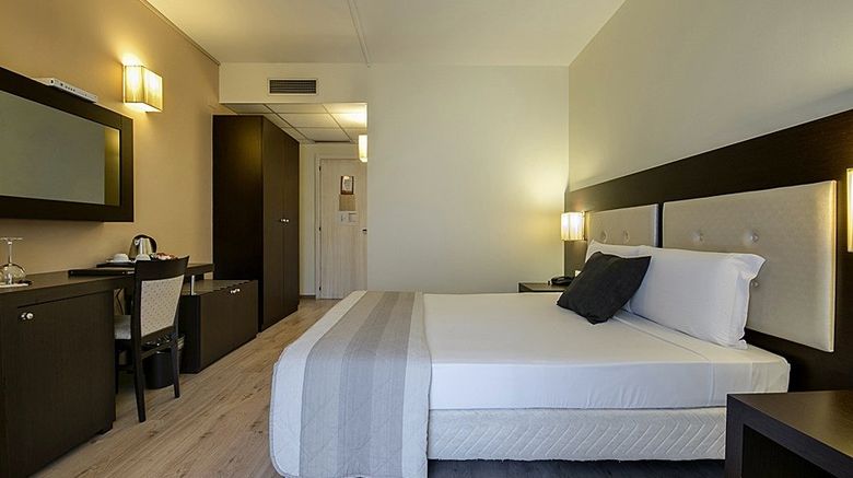 <b>Executive Hotel Room</b>. Images powered by <a href="https://www.leonardoworldwide.com/" title="Leonardo Worldwide" target="_blank">Leonardo</a>.