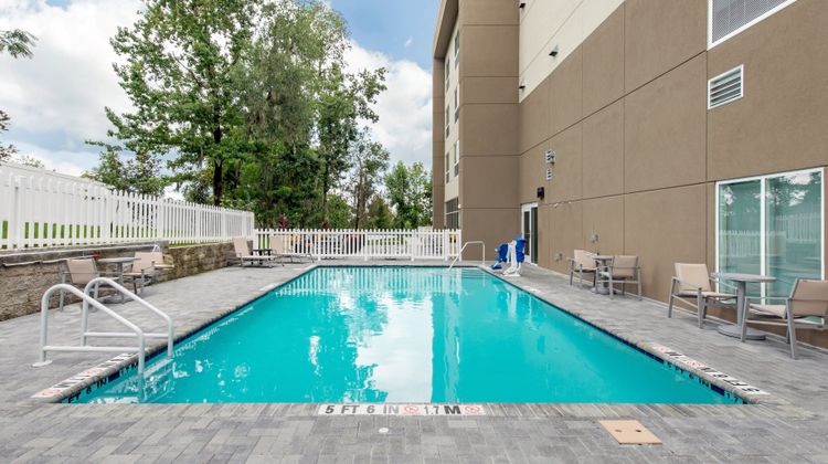 Holiday Inn Express & Suites Alachua Pool
