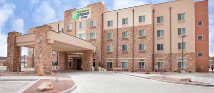 Holiday Inn Express And Suite East Exterior